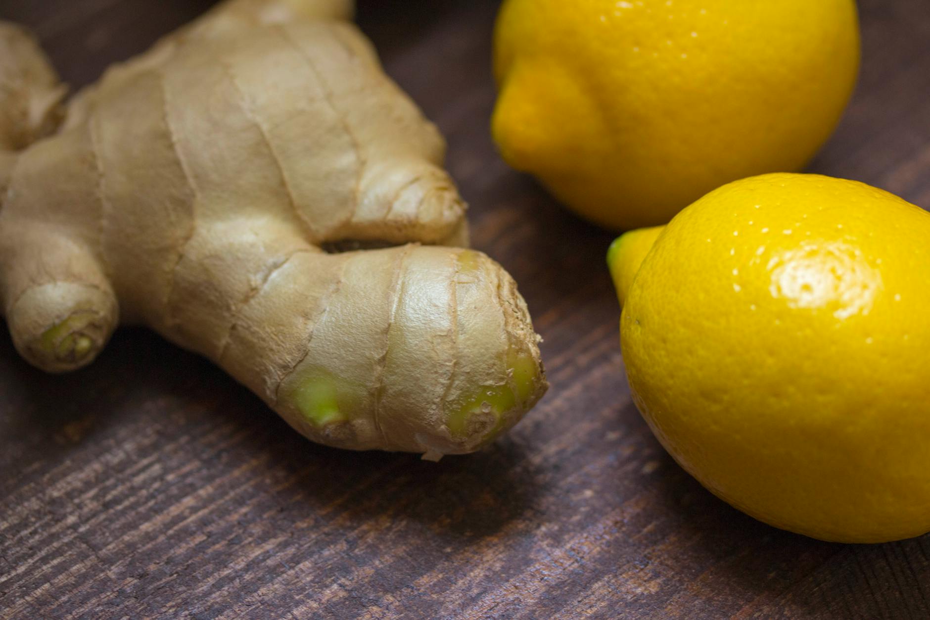 Raiz de gengibre fresca para preparo de chá anti-inflamatório